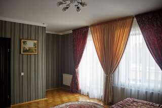 Отели типа «постель и завтрак» Garden Hall Тернополь Стандартный двухместный номер с 1 кроватью или 2 отдельными кроватями-9