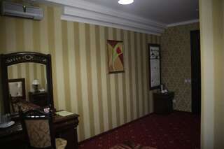 Отели типа «постель и завтрак» Garden Hall Тернополь Стандартный двухместный номер с 1 кроватью или 2 отдельными кроватями-15